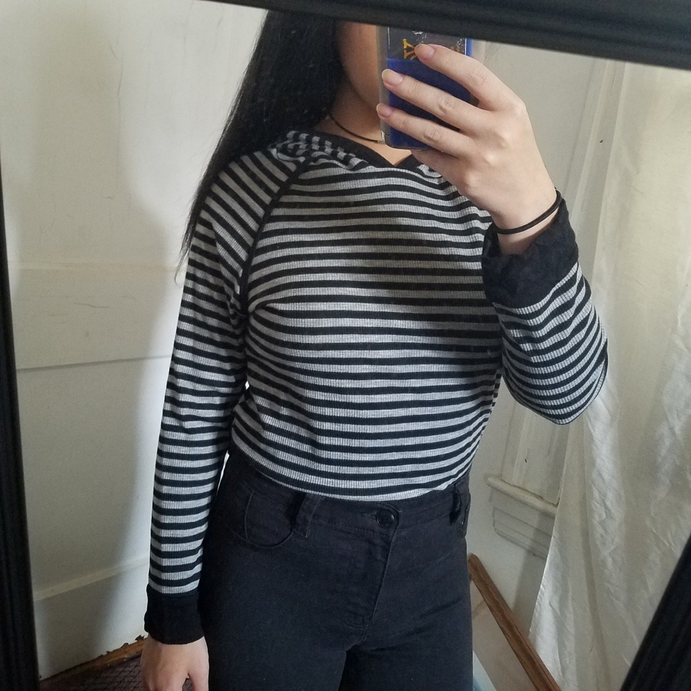 🌼 Black & Gray Striped Hoodie